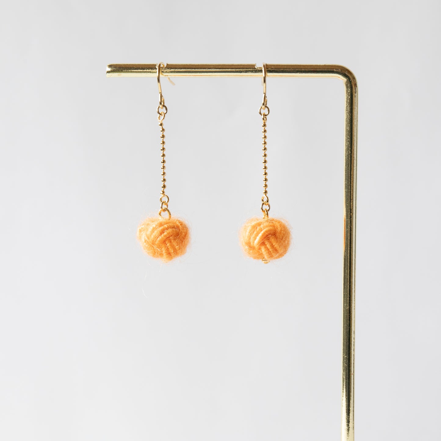 Fuwamusubi (Fluffy knot) | Earrings
